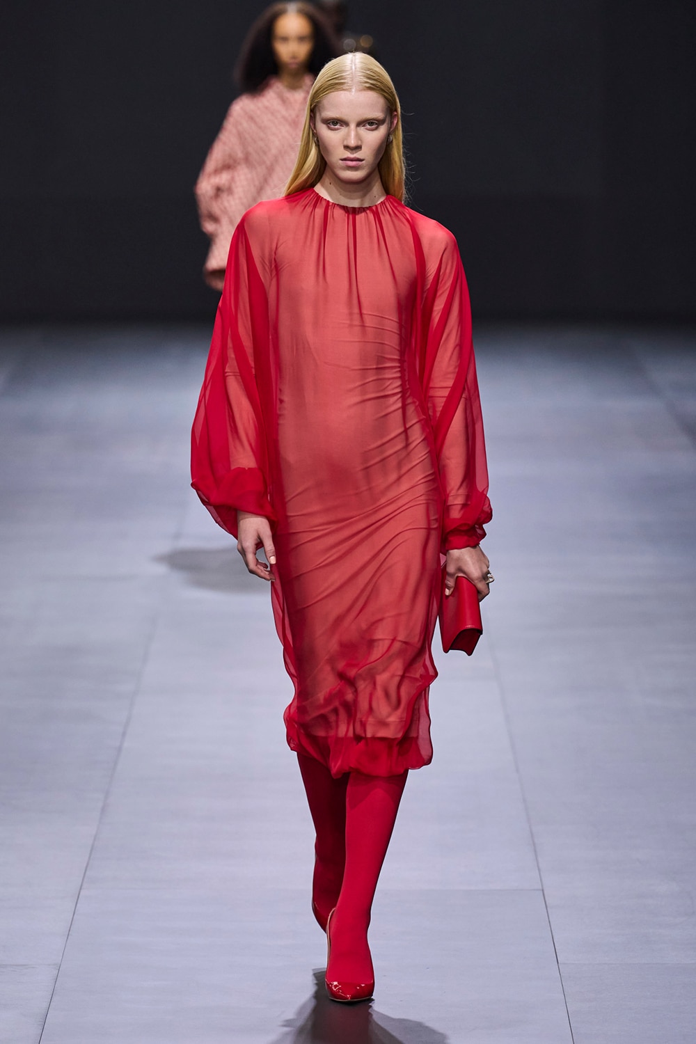 dfscom_stories_global_202212_fashion-2023-color-trends_03-luscious-red.jpg