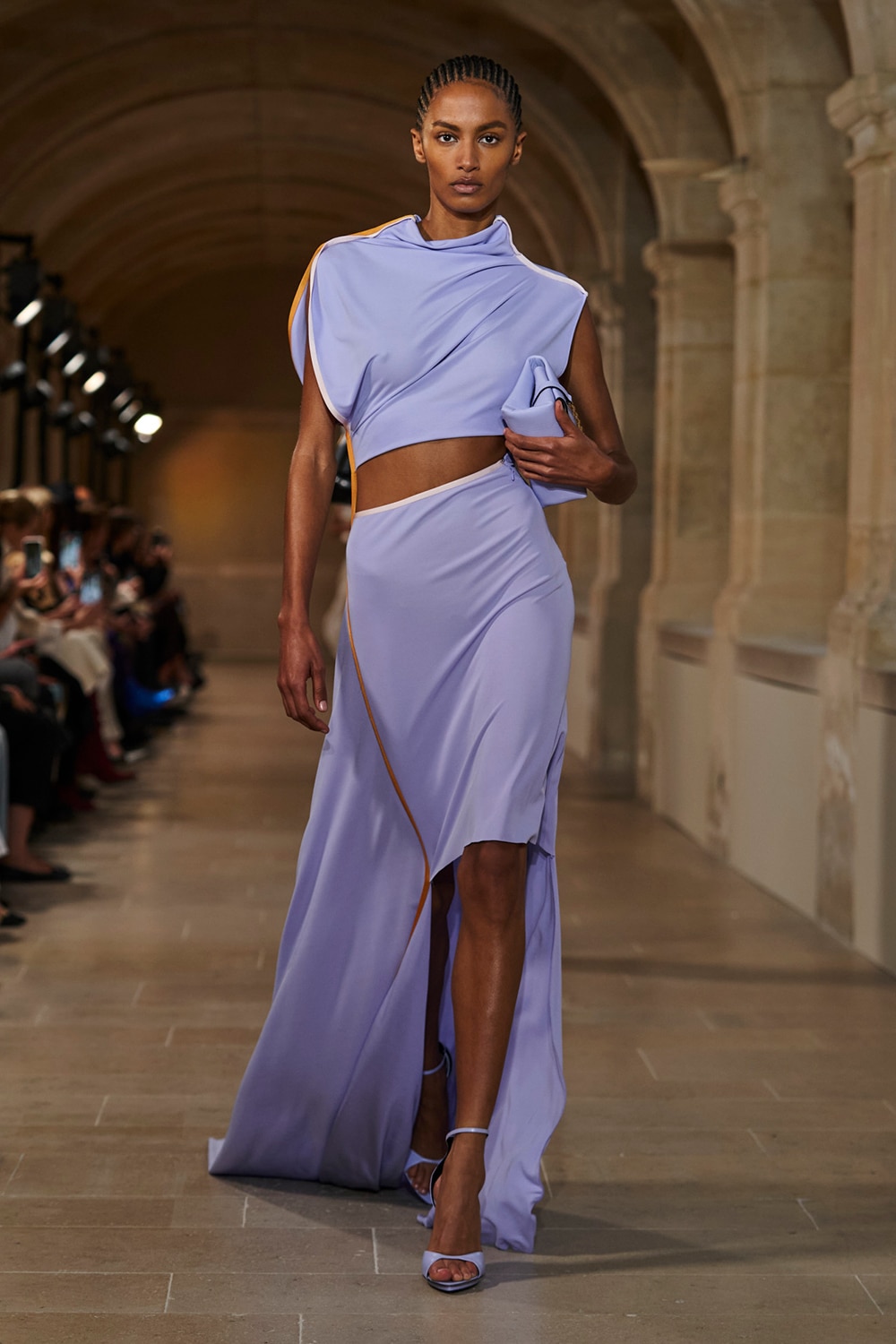 dfscom_stories_global_202212_fashion-2023-color-trends_01-digital-lavender.jpg